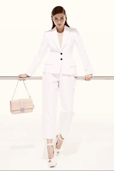 Look 16